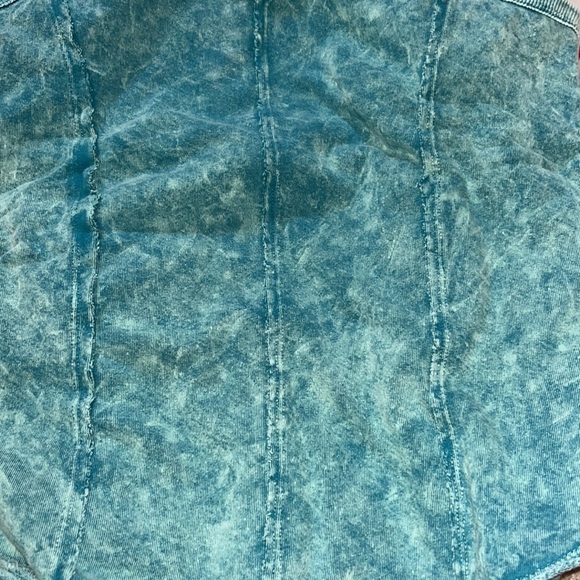 Teal acid washed, racerback tank top with raw edges - Picture 6 of 7